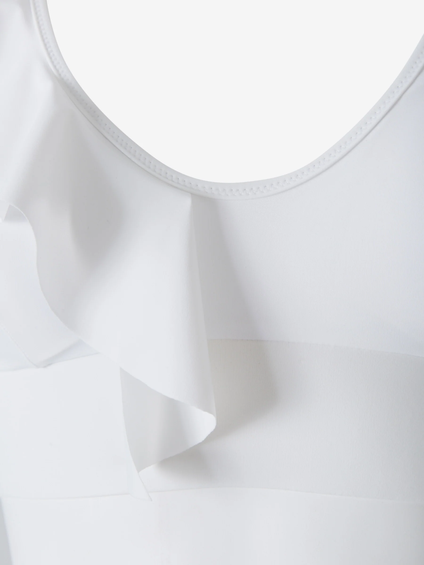 Bikini Dive Into Waters - Imagen 3