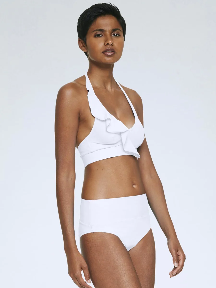 Bikini Dive Into Waters - Imagen 4